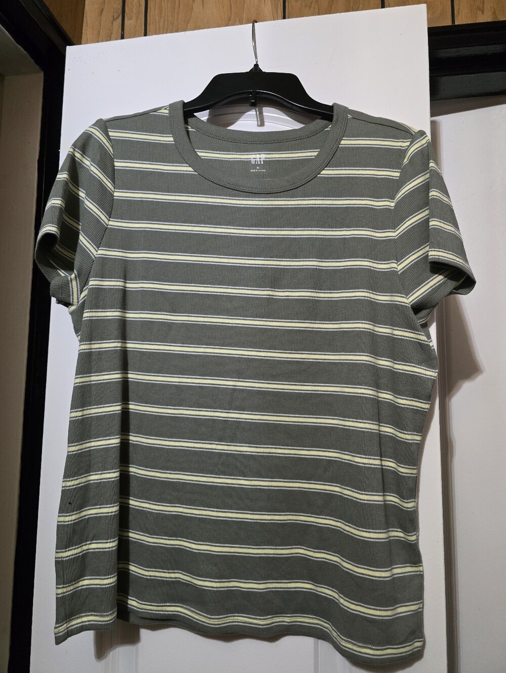 GAP Women's Olive Green Ribbed Short Sleeve Tee w Pale Yellow Stripes - Size XL